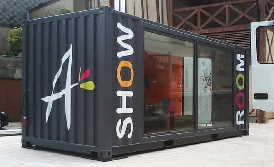 Container vitrine Window – Structure ouverte 6,0 m x 2,5 m x 2,7 m, avec sol pvc aspect bois et baie vitrée châssis fixe - Image 1