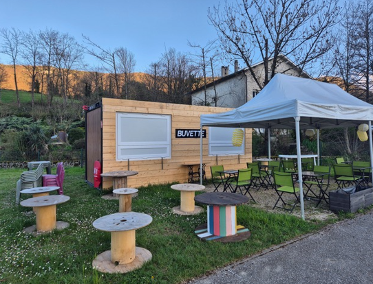 Bungalow Snack en container 20 pieds – Blanc et Noir – 6m x 2,5m – Eurobox - Image 1