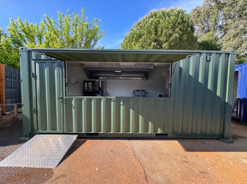 Container 20 pieds aménagé en snack, avec ouverture manuelle sur hayon L 3000xH1000 – Possibilité de personnalisation - Image 1