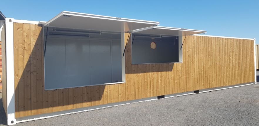 Container aménagé Snack-Box 40 pieds – vantail relevable en acier Corten, idéal pour points de vente et événements - Image 1