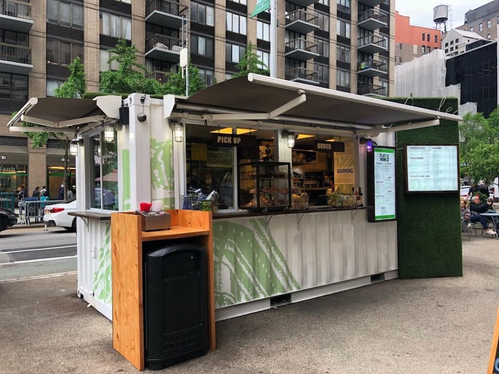 Container snack café ISK2 – grande ouverture vitrée – 20 pieds standard – dimensions 6.06m x 2.44m x 2.59m 1