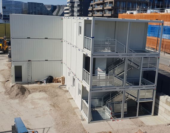 Conteneur escalier extérieur CLASSIC 20&prime; – Containex – Disponible en 2 largeurs : 2,45 m et 3 m - Image 1