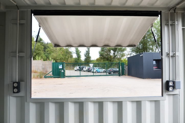 Kiosque / stand en container modulable – solutions sur mesure pour événements et points de vente – Eurobox - Image 2