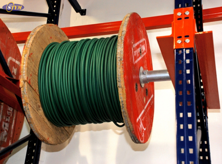 Porte-bobine pour stockage de câbles, cordes et tissus en bobines ou rouleaux - Image 1