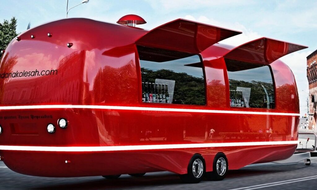 Remorque snack pod food – 4 roues, panneaux sandwich 45mm, équipement inox et vitrine réfrigérée 3m 1