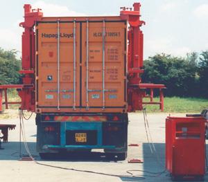 Vérin électrohydraulique pour la manutention verticale de conteneur iso - Image 1