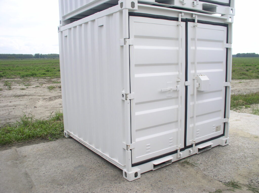 MODELE 8’CS – dimensions extérieur 2438 x 2200 x 2260 mm et intérieur 2220 x 2100 x 1970 mm, volume 9 m³, charge maximale 5000 kg 4