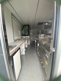 Container friterie tout équipé – Snack mobile 6m – Friteuse 4 bacs – Vitrine boissons – 1117 - Image 4