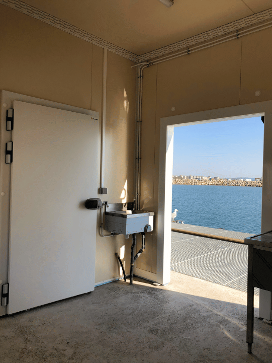 Kiosques marins pêcheurs Port la nouvelle – sur mesure, 5 modules, agencement par la ville, bardage bois, livraison directe - Image 4