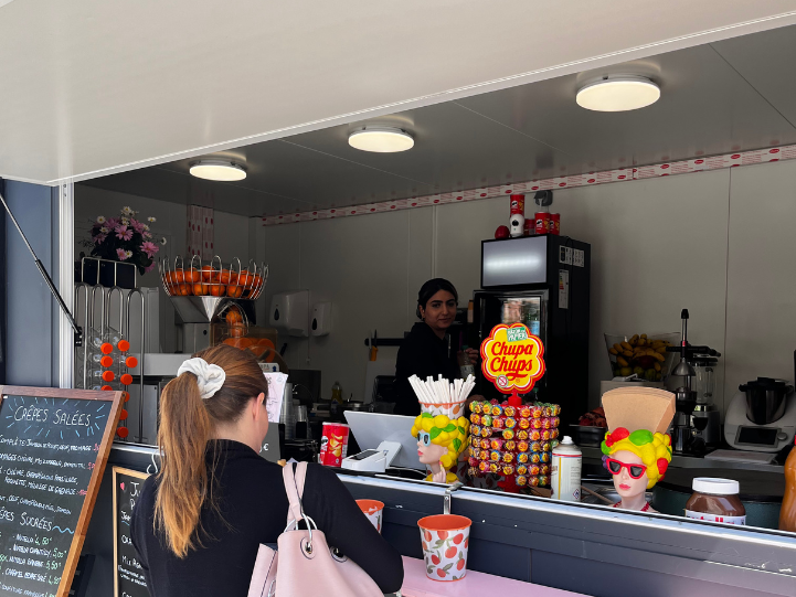 Kiosque de location gare Toulouse – Novakube – kiosque de restauration fixe container sur mesure - Image 3