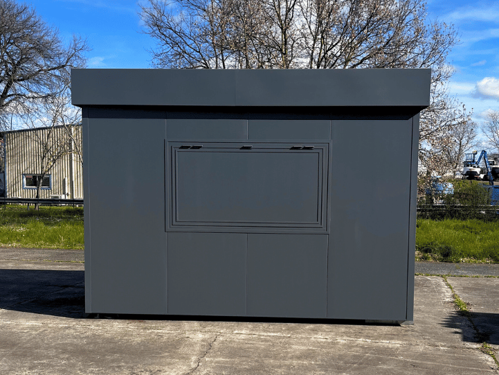 Kiosque de restauration sur-mesure Novakube – 4000 x 2300, agencement fixe, plonge, lave-main et enseigne lumineuse 2