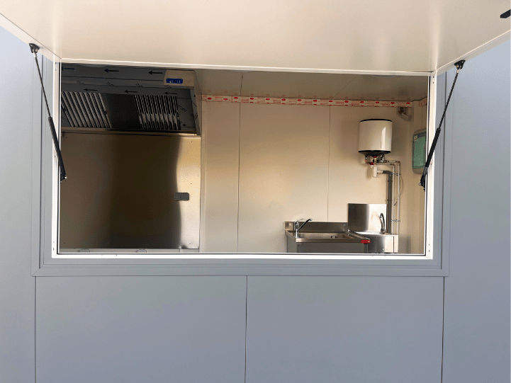 Kiosque de restauration sur-mesure Novakube – 4000 x 2300, agencement fixe, plonge, lave-main et enseigne lumineuse 3