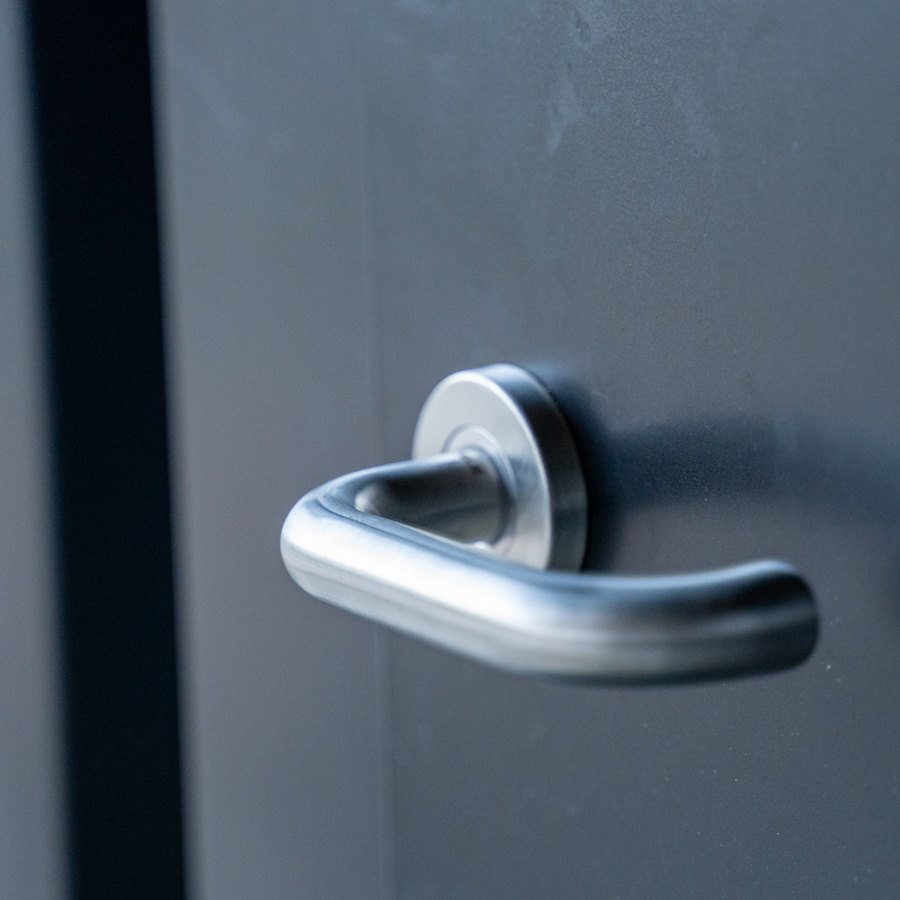 Container 20 pieds anthracite 6 x 2 mètres (12 m²) avec double porte sur le petit côté 3