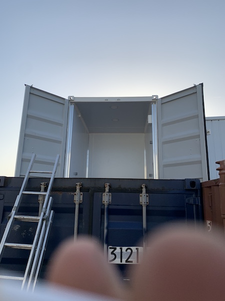 Containers aménagés partiellement à saisir – 20 pieds et 10 pieds isolés avec électricité - Image 4