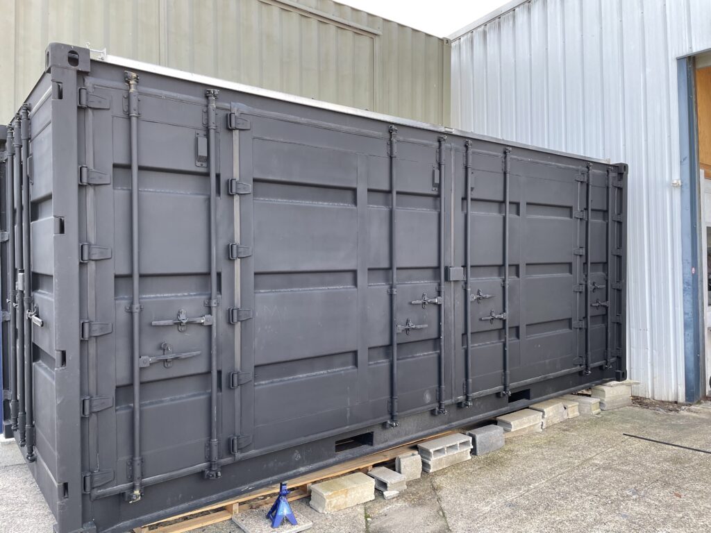 Container Open Side 20 pieds – 6,058 m de long, 2,438 m de large, 2,591 m de haut – Isolé et équipé - Image 3
