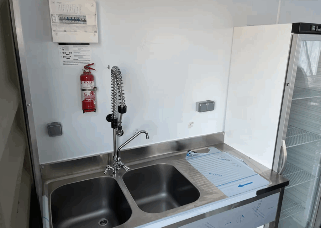 Container équipé de restauration snacking burger pizza – 20 pieds – Livraison Bègles (33) - Image 4