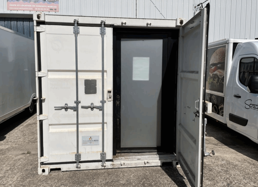 Container aménagé 20 pieds avec porte intérieure, fenêtre sécurisée, volet roulant et isolation - Image 3