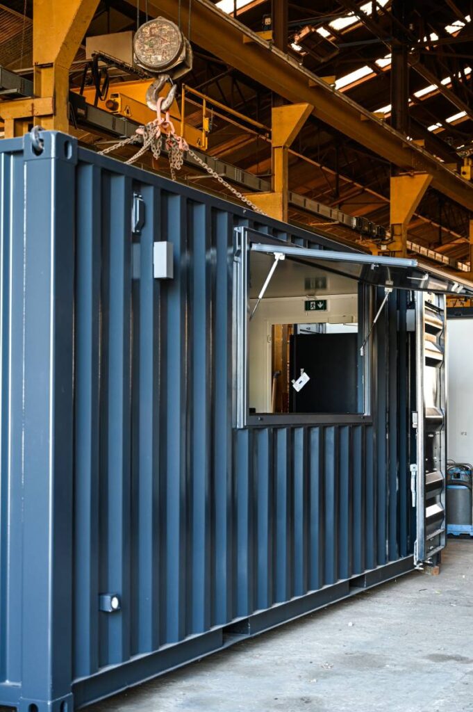 Buvette snack clé en main en container maritime de 20 pieds pour clubs sportifs et associations – Kiosque Ambulant - Image 2