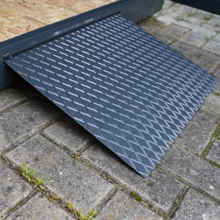 Container 20 pieds anthracite 6 x 2 mètres (12 m²) avec double porte sur le petit côté 4