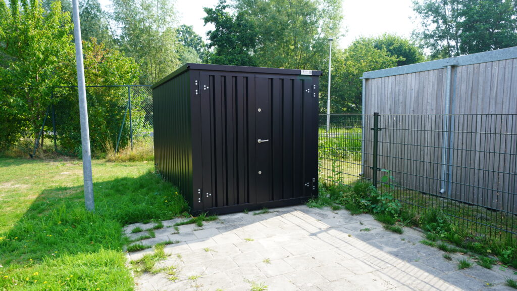 Abri Moto 4 x 2 mètres – avec double porte petit côté – Conteneur de stockage métal galvanisé - Image 4