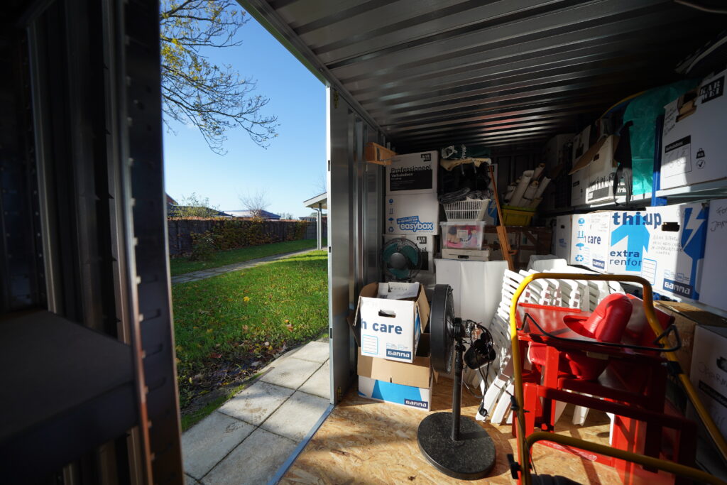 Abri moto 5 x 2 mètres (10 m²) – avec double porte grand côté – conteneur de stockage démontable en acier galvanisé - Image 3