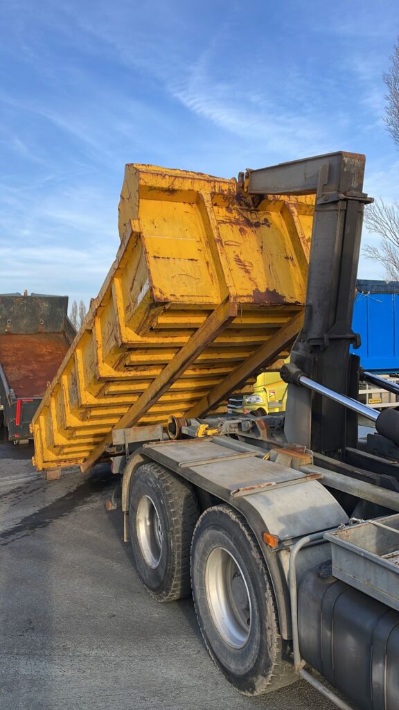 Caisson Z184 ACIER spécial TP – THI-THIEVIN 2009 – Caisse renforcée – Dimensions 5,50 x 2,30 x 0,80 m - Image 2