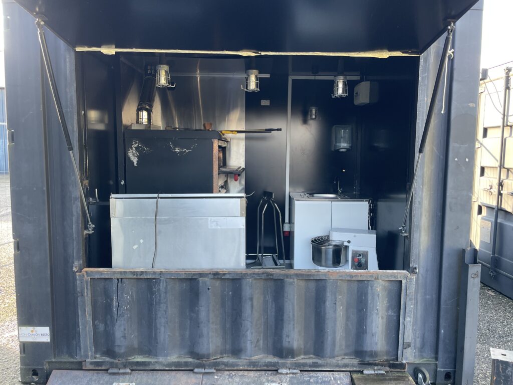 Container 10&prime; Pizzeria – Installation gaz et électrique 220 V, four gaz et pétrin, lave-mains 1