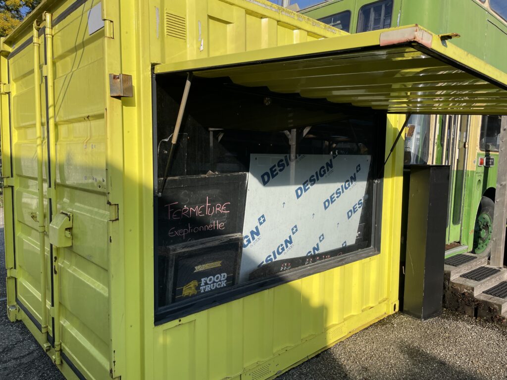 Container 10&prime; vitré – ouverture latérale avec paroi vitrée – installation électrique 220 V - Image 3