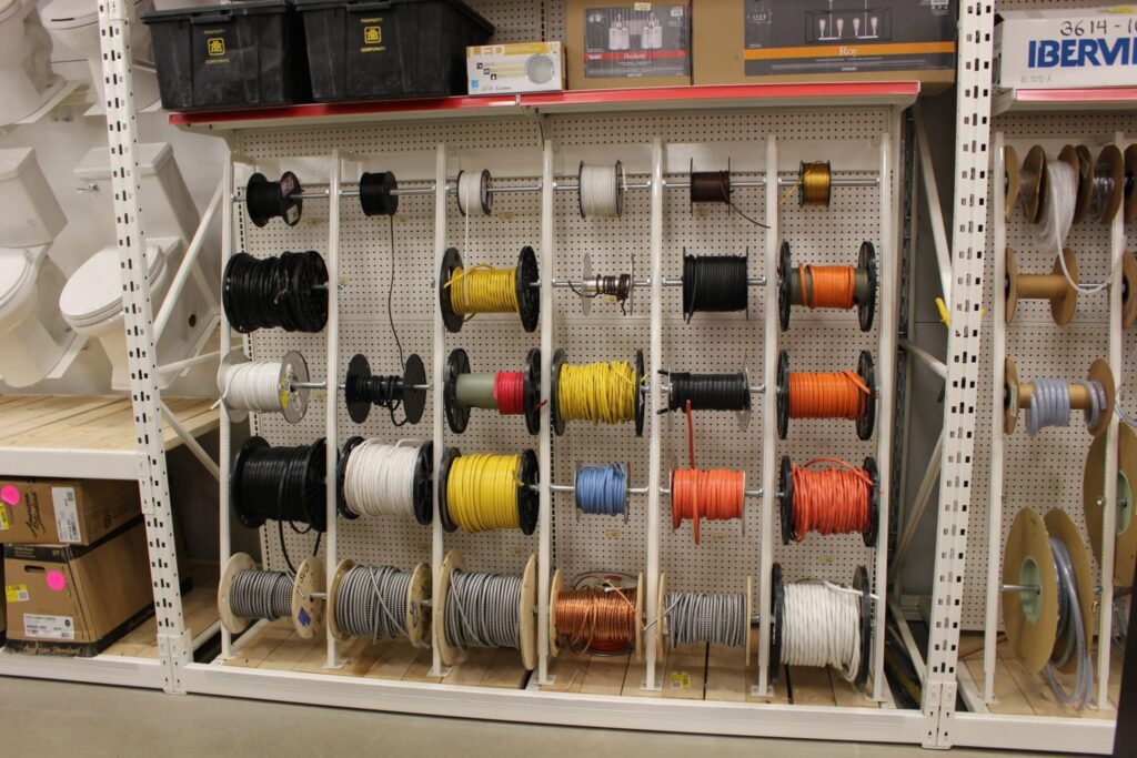 Présentoir à bobine de fil – robuste et résistant pour quincailleries et centres de rénovation 1