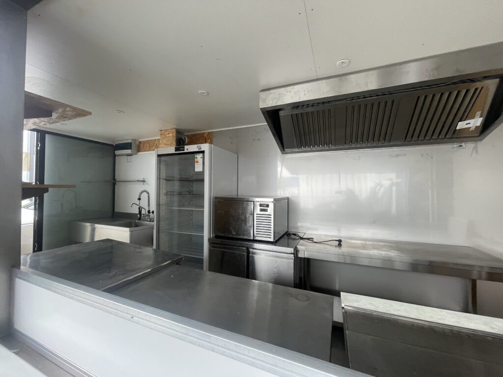 Container Snack occasion 20 pieds – Isolation complète, équipements professionnels – Stock Bordeaux - Image 2