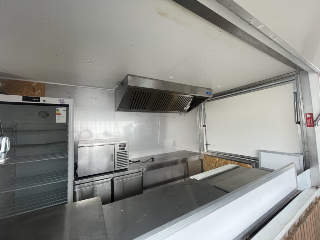 Container Snack occasion 20 pieds – Isolation complète, équipements professionnels – Stock Bordeaux - Image 3