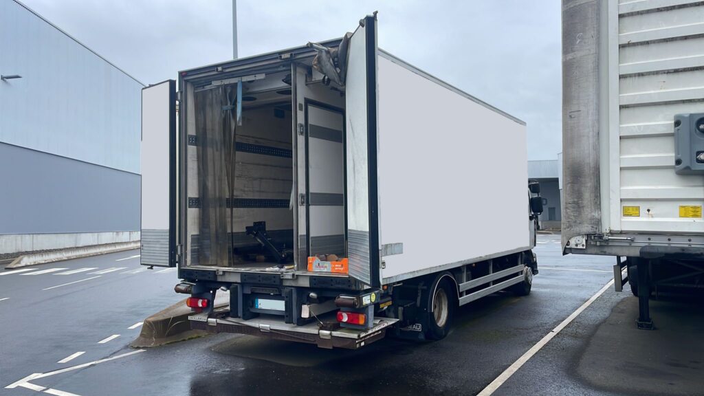 Caisse frigorifique Z689 – Frigorifique bi température 2 couloirs – Volume 35 m³ – Dimensions intérieures 6,75 x 2,44 x 2,12 m - Image 2