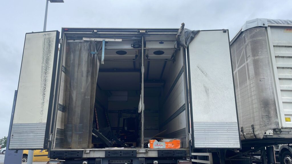 Caisse frigorifique Z689 – Frigorifique bi température 2 couloirs – Volume 35 m³ – Dimensions intérieures 6,75 x 2,44 x 2,12 m - Image 3