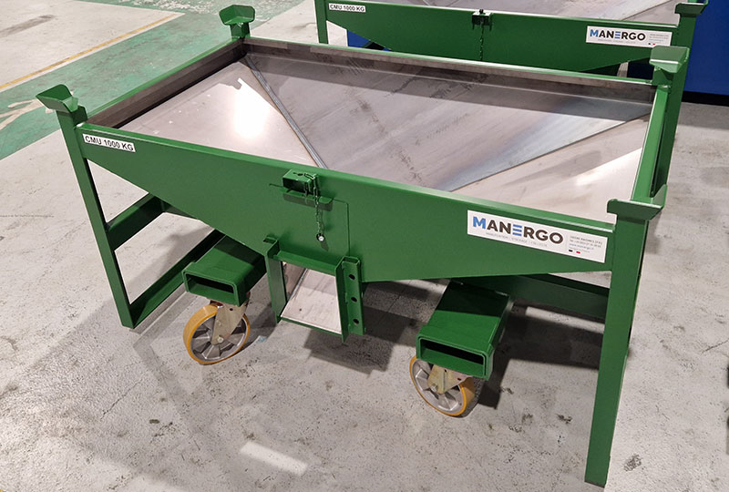 Self-bailing container 250 L with side trapdoor and wheels – CAV250R-4407 – Storage solutions - Image 4