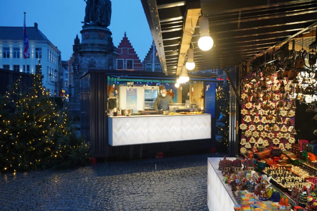 Conteneur bar démontable 8×2 mètres blanc RAL 9016 – dimensions extérieures 7767 x 2142 x 2088 mm - Image 4