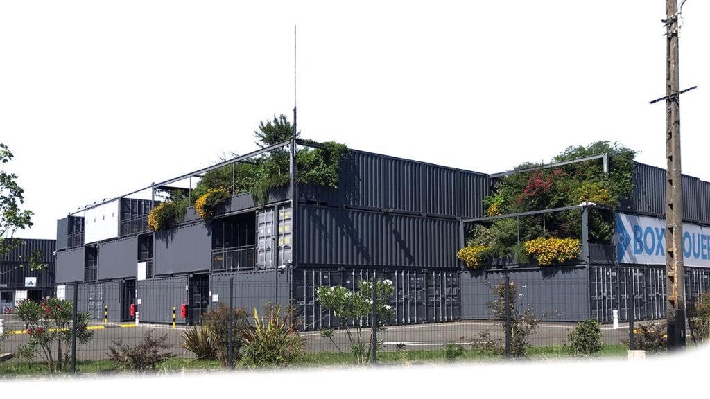 Atelier conteneur sur-mesure avec panneaux sandwich et structure mécano-soudée - Image 1