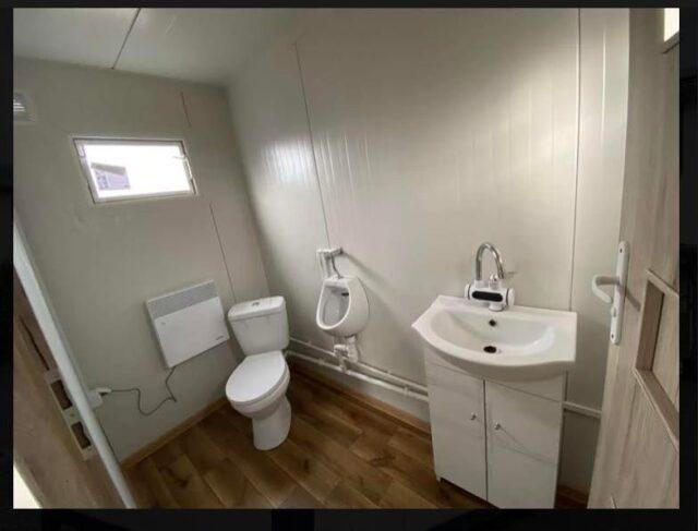 Conteneur de bureau 5×2,20 mètres – 2,62 mètres de hauteur avec WC - Image 2
