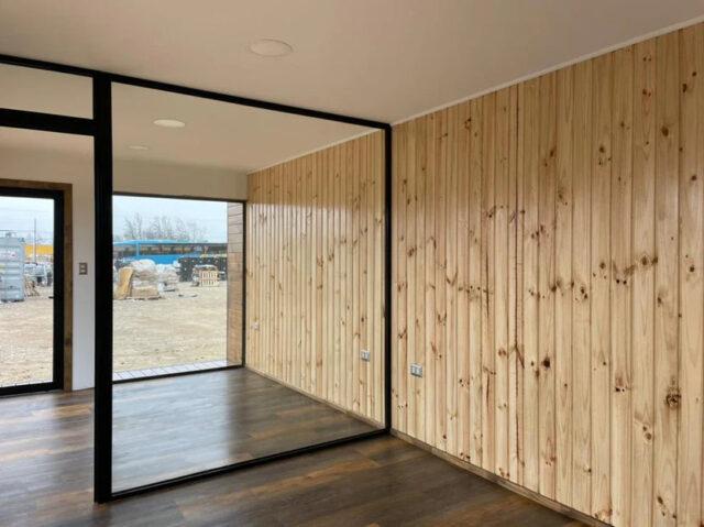 Conteneur de bureau modulaire 24m² – Projet modulaire Dalí 8 x 3 m avec isolation et fenêtres double vitrage - Image 2