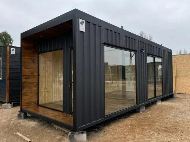 Conteneur de bureau modulaire 24m² – Projet modulaire Dalí 8 x 3 m avec isolation et fenêtres double vitrage - Image 1