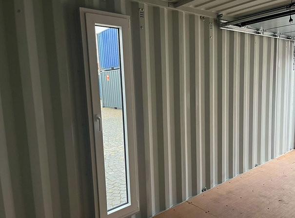Conteneur maritime 20&prime; avec portes sectionnelles – Dimensions extérieures : 6,06m x 2,44m x 2,90m - Image 2