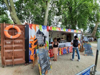 Containers aménagés partiellement à saisir – 20 pieds et 10 pieds isolés avec électricité - Image 1