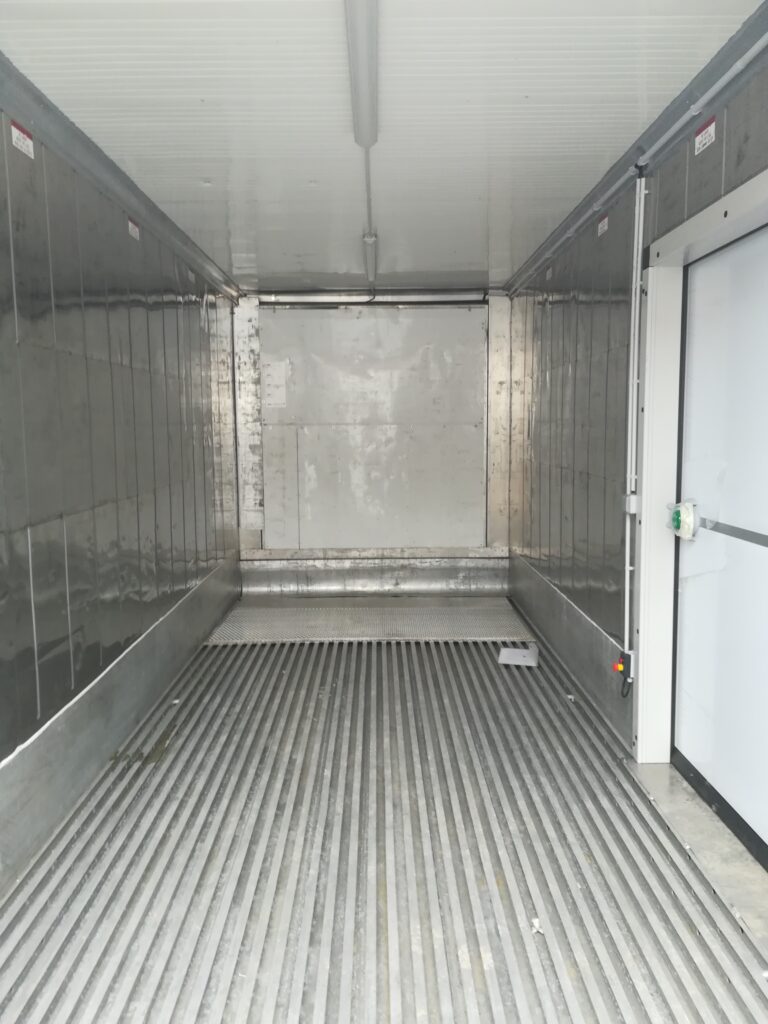 Conteneur frigorifique occasion aménagé 20 pieds – 6 m, porte frigorifique, sol tôle perforée 2