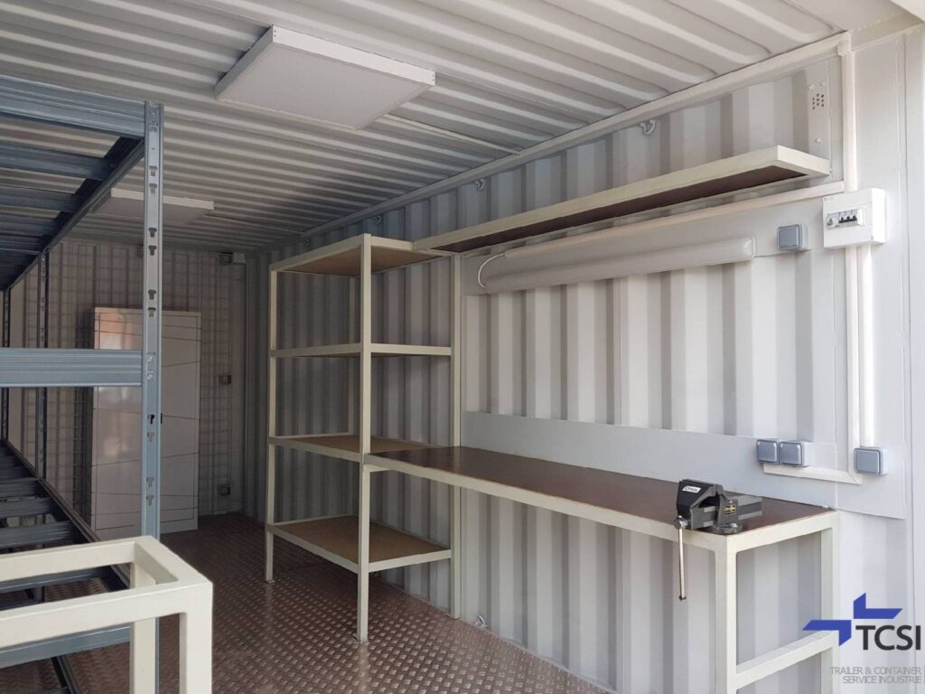 Container transformé en local technique, Lyon – Conteneur maritime aménagé 1