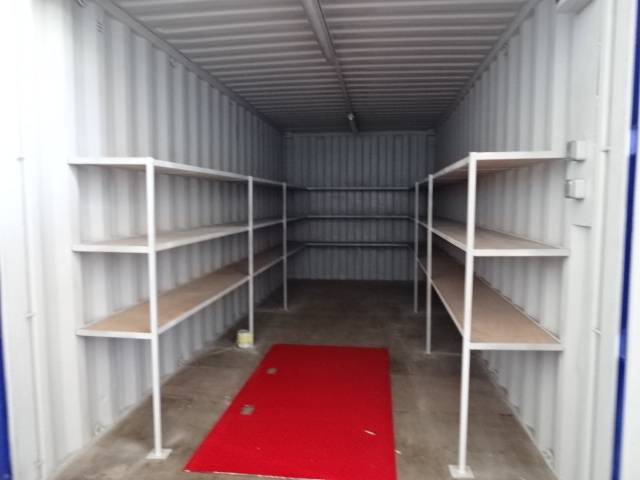 Aménagement de container maritime en archives – Solution de stockage sur mesure 1