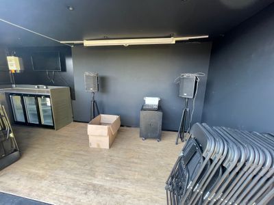Container 20&prime; Open Side – Ouverture latérale avec isolation et installation électrique 220 V 4