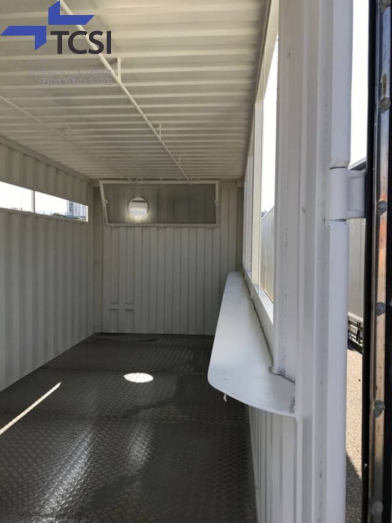 Cabine de peinture en container maritime aménagé – TCSI, Paris 1