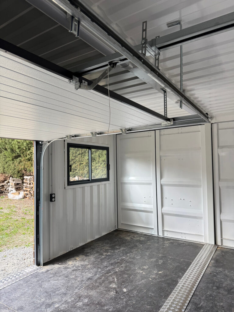 Garage container de 42m²   –   entièrement équipé - Image 2